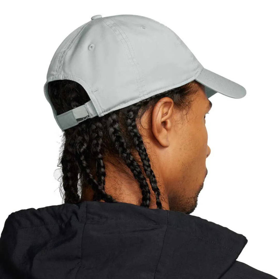 Nike Dri-FIT Club Metallic -Swoosh Logo Cap  Unisex FB5372-077